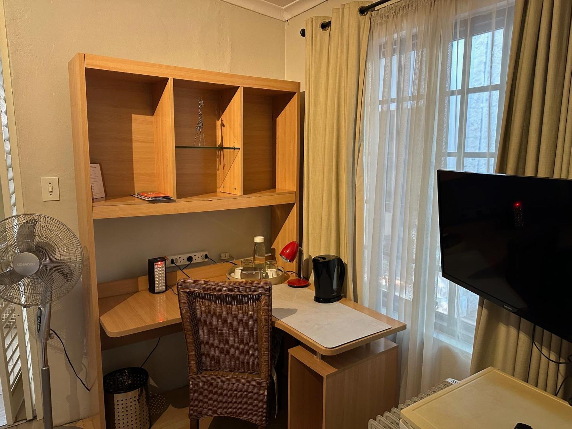 Melville Turret Guesthouse Йоханнесбург Экстерьер фото